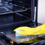 How to Clean the Oven Glass the Easiest Way